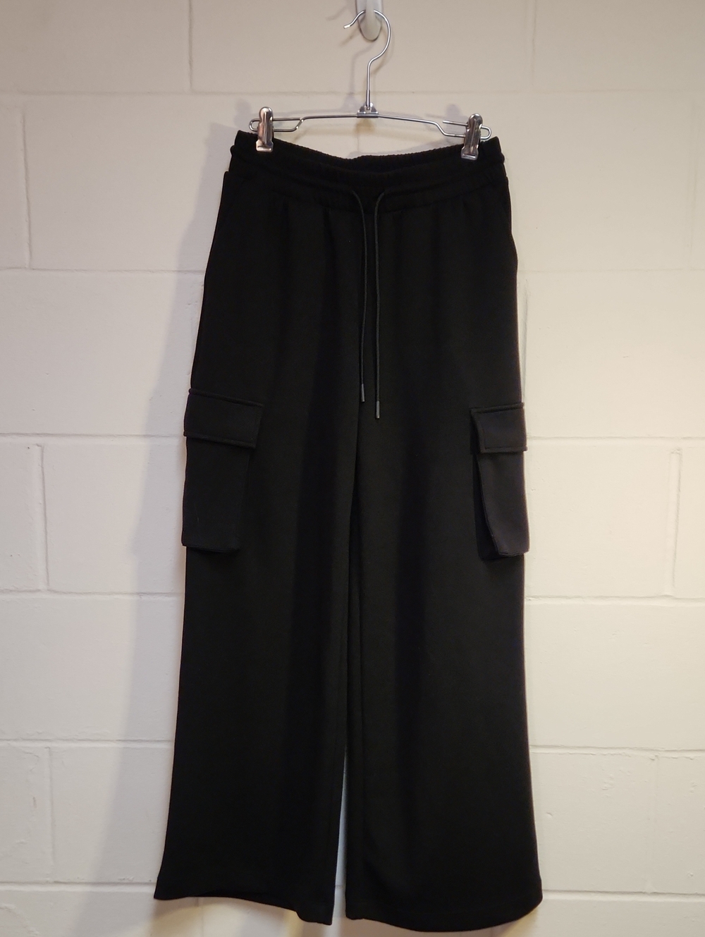 Black High Waist Wide-Leg Cargo Sweatpants - Women Sz XS (0-2)